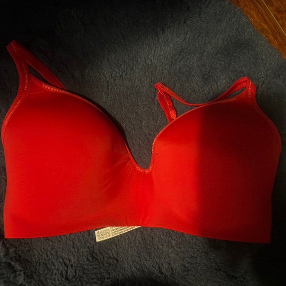 VS T-shirt lightly lined wireless Bra - Picture 2 of 5
